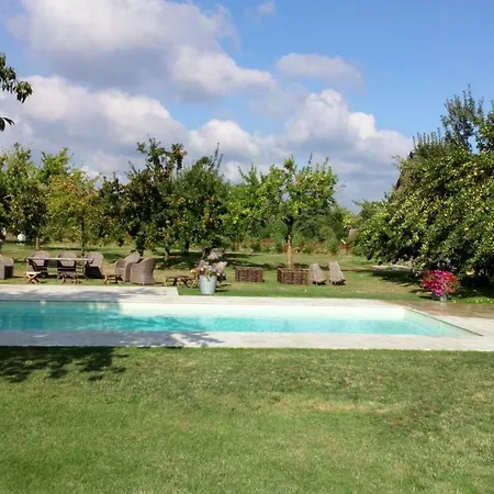 D'hotes De La Vallee Bed & Breakfast 3*